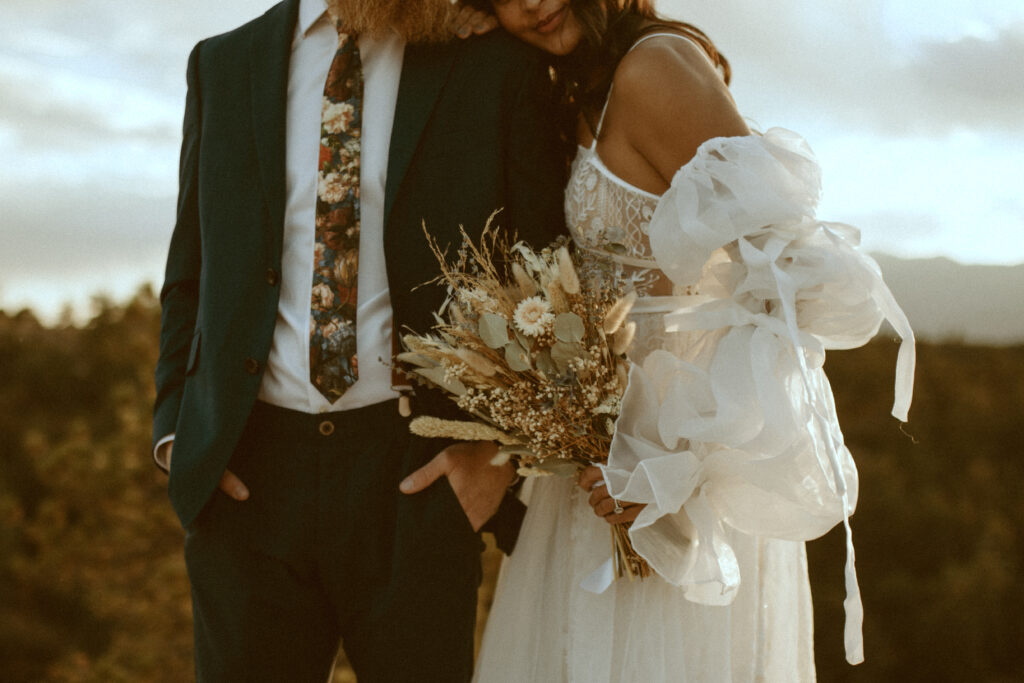 Intimate elopement in Colorado Springs overlooking Pikes Peak. Photographed by Kinseylynnphoto Co 
