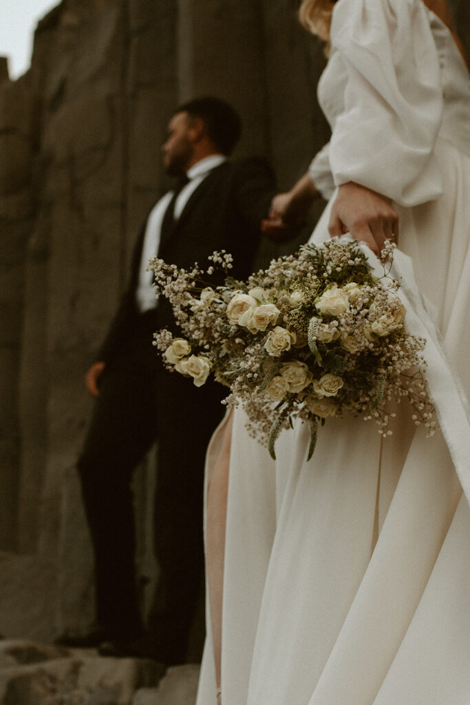 25 Photos To Convince You To Elope In Iceland. Wedding Florals to DIY or NOT