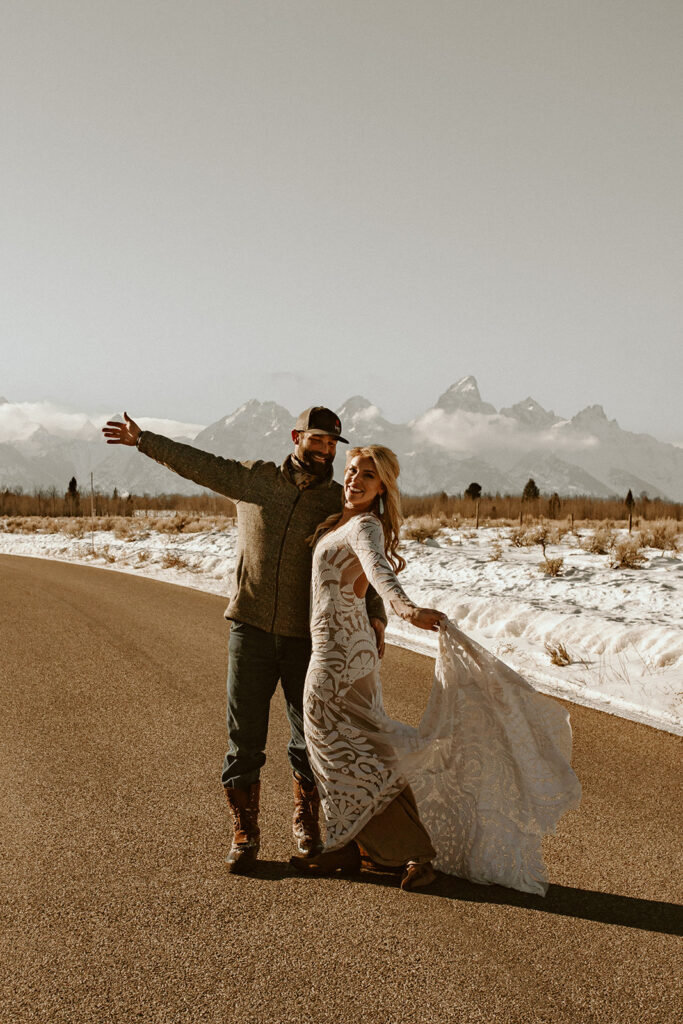 https://kinseylynnphoto.com/2023/02/15/when-to-book-your-grand-teton-wedding-vendors/