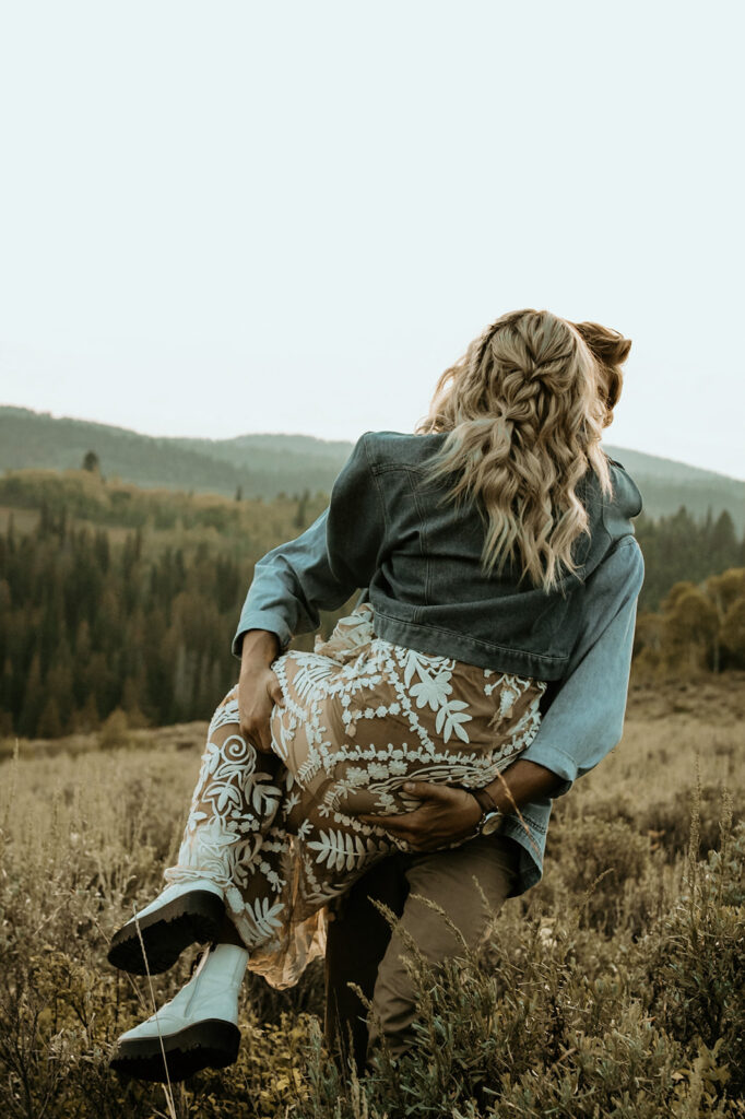 Bohemian Bridal Inspo. Wedding and Elopement photography focused on all your raw and authentic moments. Nestled near Jackson Hole, Wyoming and Grand Teton. Capturing everything from the booty grabs to the blurry accidents. You deserve to have a truly meaningful and unique stress-free experience, and to get goosebumps when you see your photos filled with genuine emotion.