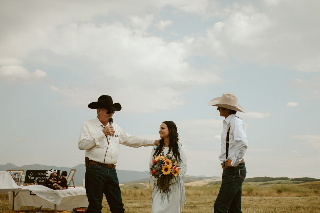 6 Western Bridal Looks to inspire your 2024 elopement. Jackson Hole Wedding and elopement photographer Kinseylynnphoto Co. 